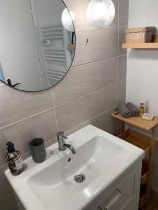 Kúpeľňa v ubytovaní Appartement T2 - 50m de la Mer - Parking - Wifi