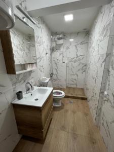Phòng tắm tại Apartmani Queen