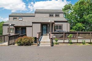 Το κτήριο όπου στεγάζεται  η παραθεριστική κατοικία