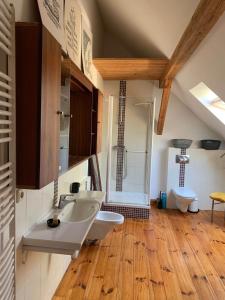 a bathroom with two sinks and a shower at Pod Lipami in Zawady