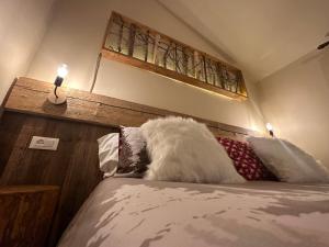 Voodi või voodid majutusasutuse Hotel Le Clou toas