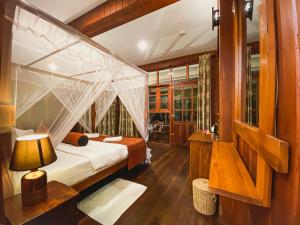 a bedroom with a bed with a mosquito net at Levon Boutique Hotel in Ella