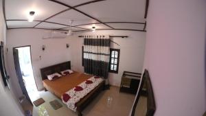 Ένα ή περισσότερα κρεβάτια σε δωμάτιο στο Sea Look Beach Restaurant Pub & Rooms