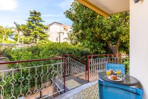 a balcony with a table with a bowl of fruit on it at Il Riccio di Mare a 5 minuti da Sorrento in Sant'Agnello