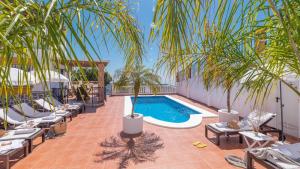 Basen w obiekcie Casa Los Almendrales Torrox by Ruralidays lub w pobliżu