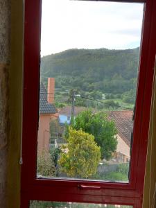 Vista general de una montaña o vista desde la habitación en casa particular 