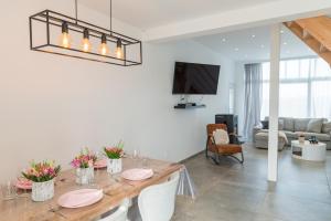 TV in/ali zabaviščno središče v nastanitvi MAISON ROBERT