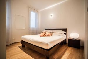 A bed or beds in a room at Apt. Venice Modern Style