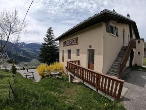 a small building with a sign that reads ranger at Auberge Le Valezan in Valezan