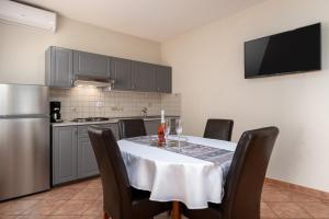 Kuchyň nebo kuchyňský kout v ubytování Apartments Nevenka