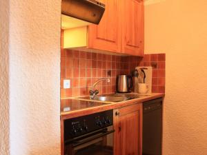 Kuchyň nebo kuchyňský kout v ubytování Apartment Topaze 2 by Interhome