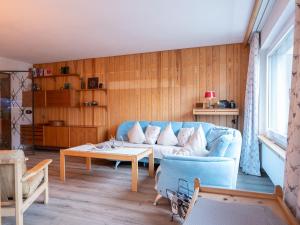 Posezení v ubytování Apartment Chesa Clüs 6 by Interhome + 26 fotografií