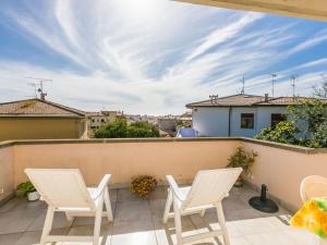 Μπαλκόνι ή βεράντα στο Apartment Mansarda by Interhome