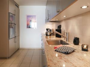 Nhà bếp/bếp nhỏ tại Apartment La Terrasses C2-5 by Interhome
