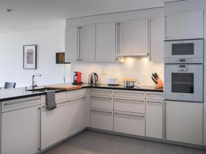Kuchyň nebo kuchyňský kout v ubytování Apartment Le National Montreux-1 by Interhome