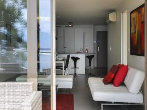 een woonkamer met een witte bank en rode kussens bij Apartment Le National Montreux-1 by Interhome in Montreux