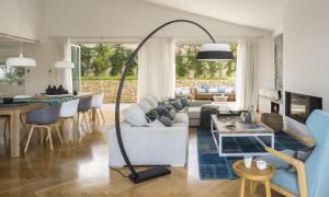 a living room with a large floor lamp in a living room at BelleVue in Cala Vinyes
