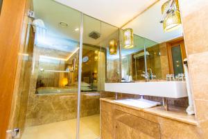 Koupelna v ubytování Abuja Continental Hotel + 37 fotografií
