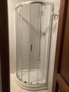 Koupelna v ubytování Lovely home 5 min walk to the beach, 3 bedrooms ample outdoor relax and WIFI + 53 fotografií