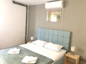 a bedroom with a bed with a blue headboard at Pensiunea Armonia in Nădăşelu
