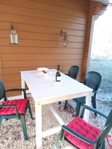 Nápoje v ubytovaní Chalet au calme cœur du LOT