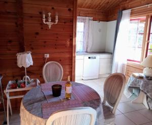 Fotografia z galérie ubytovania Chalet au calme cœur du LOT v destinácii Mauroux