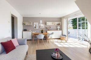 a living room with a couch and a table at Lieblingsplatz in Born
