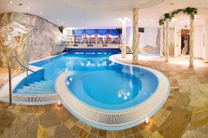 Bazén v ubytování Hotel Schörhof nebo v jeho okolí