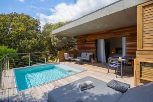 a swimming pool on the deck of a house at SWIM LODGE HOTEL Piscine privée ou Jacuzzi privé in Porto-Vecchio