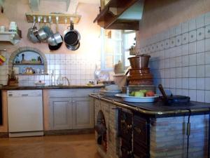 B&B Salvia e Rosmarinoにあるキッチンまたは簡易キッチン