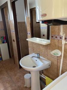 a bathroom with a sink and a mirror at Grădina Familia AMURTEL in Buzău +1 photo