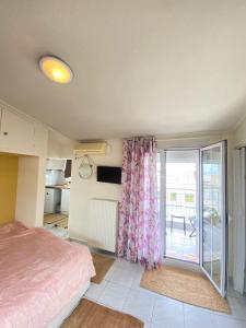 مطبخ أو مطبخ صغير في Private Apt. Acropolis View. Top Floor. Koukaki