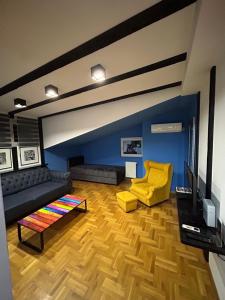 TV a/nebo společenská místnost v ubytování MM Apartman