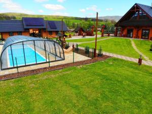 The swimming pool at or close to Ubytovanie Koliba Pacho - Zrub Zuzka
