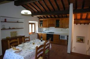 Kuchyň nebo kuchyňský kout v ubytování Holiday House Le Selvole
