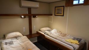 a room with two beds in a room at Hotelboat Angeline in Amsterdam