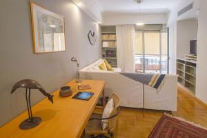 Χώρος καθιστικού στο Little gem in the historical center of Athens