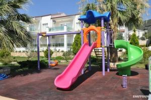Детска площадка в AKBÜK Palace Resıdence