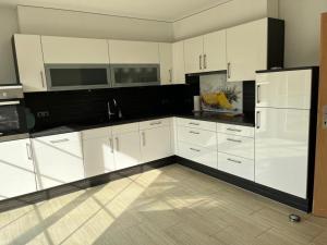 Η κουζίνα ή μικρή κουζίνα στο Marina, Ferienwohnung +6 φωτογραφίες