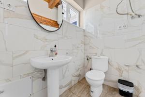Kúpeľňa v ubytovaní E Ensuite Vacation Apartment LANZAROTE