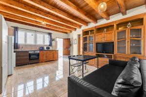 Televízia a/alebo spoločenská miestnosť v ubytovaní E Ensuite Vacation Apartment LANZAROTE