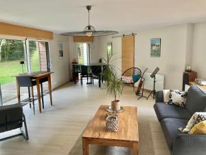Ruang duduk di La Belle Relax - calme et tranquillité assurés - 2 personnes +38 gambar