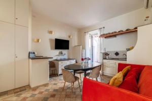 A kitchen or kitchenette at 4-rooms flat at Vatican
