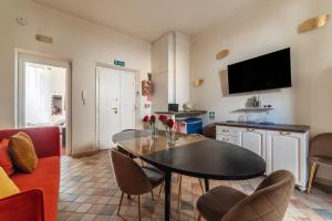 A kitchen or kitchenette at 4-rooms flat at Vatican