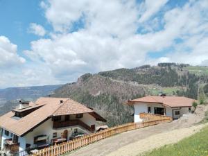 Nespecifikovaný výhled na hory nebo výhled na hory při pohledu z apartmánu