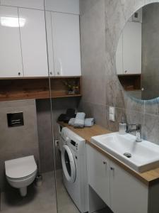 Kúpeľňa v ubytovaní Apartament Zielone Wzgórze 2