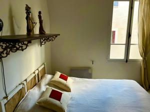 מיטה או מיטות בחדר ב-The Old Priory Beaucaire