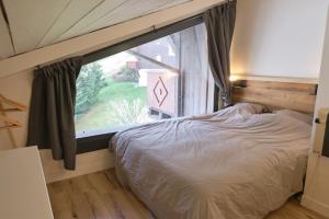 Postel nebo postele na pokoji v ubytování Bright apt facing the Mont Blanc chain