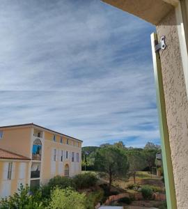 Fotografia z galérie ubytovania Charming studio 2 in Fréjus close to the beaches v destinácii Fréjus