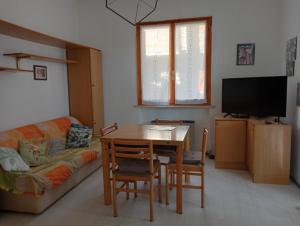 a living room with a table and a couch at Casa a Cervia, via Gargano 14 in Cervia